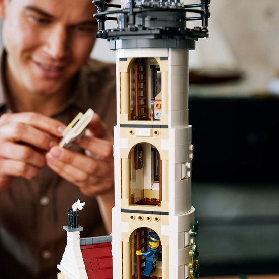 LEGO Ideas Gemotoriseerde vuurtoren met Lichtjes, Modelbouwset voor Volwassenen - 21335