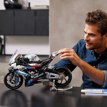 LEGO Technic BMW M 1000 RR Motor  - 42130