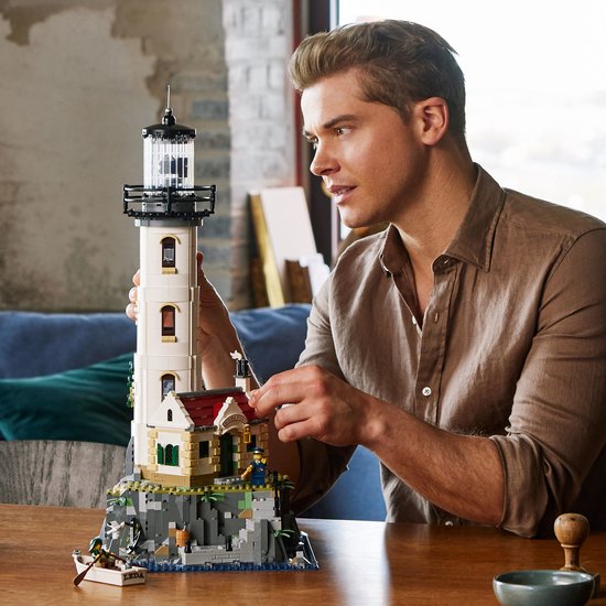 LEGO Ideas Gemotoriseerde vuurtoren met Lichtjes, Modelbouwset voor Volwassenen - 21335